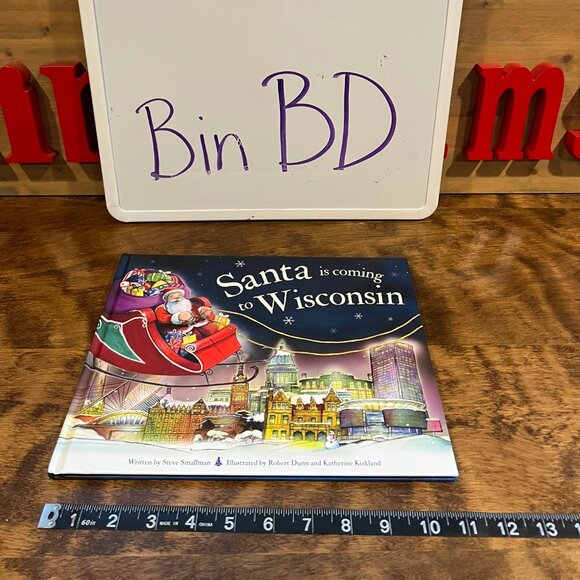 5/$20 Santa is coming to Wisconsin Book - Picture 1 of 6